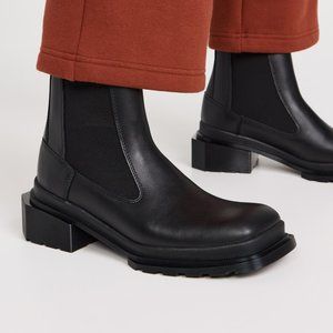 Dr. Martens Maybole Chelsea Boots